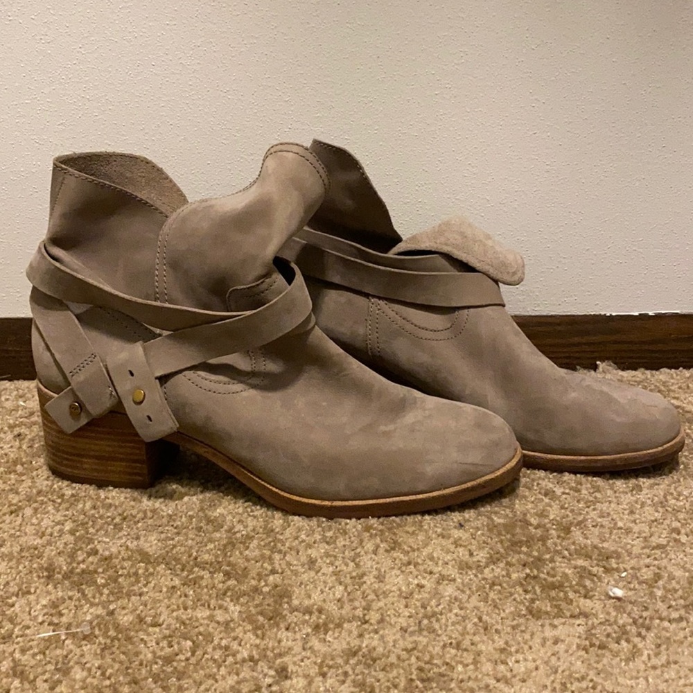 UGG Women’s Elora Winter Boot in Sahara